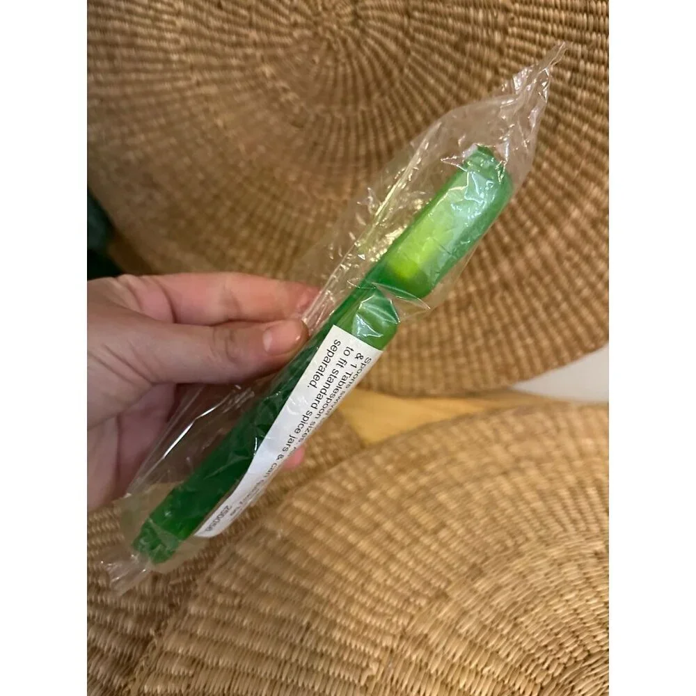 Fox Farm swivel measuring spoons